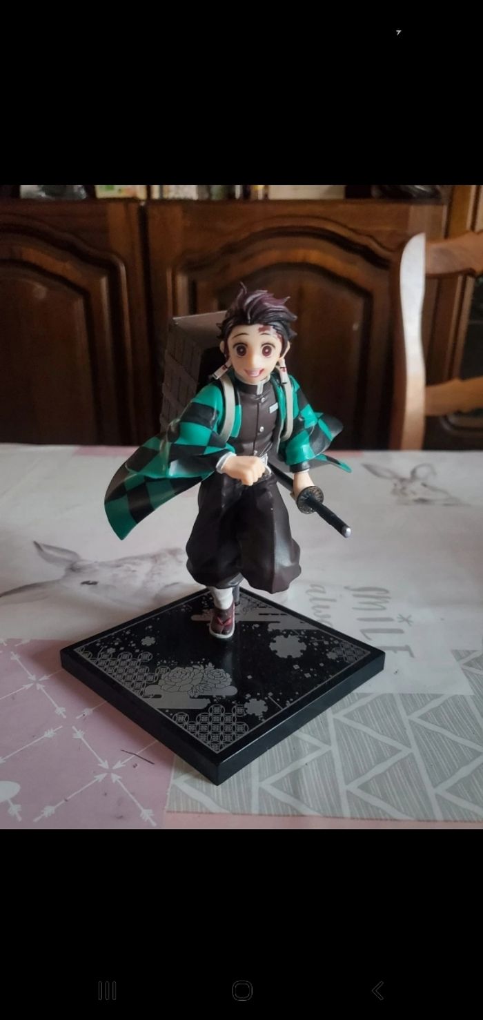 Figurine demon slayer tanjiro