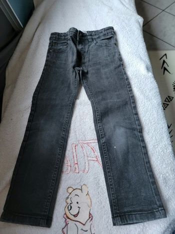 Lot jean et tee-shirt 7 ans fille