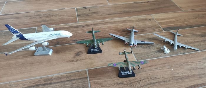 Lot avions de collection