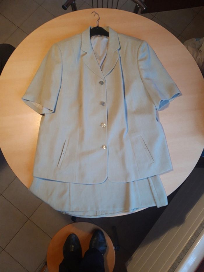 Taille jupe et veste manches courte