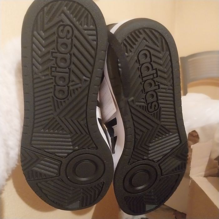 Adidas neuves dans sa boîte Pointure 37 et demi - photo numéro 4