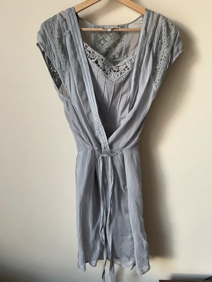 Robe grise