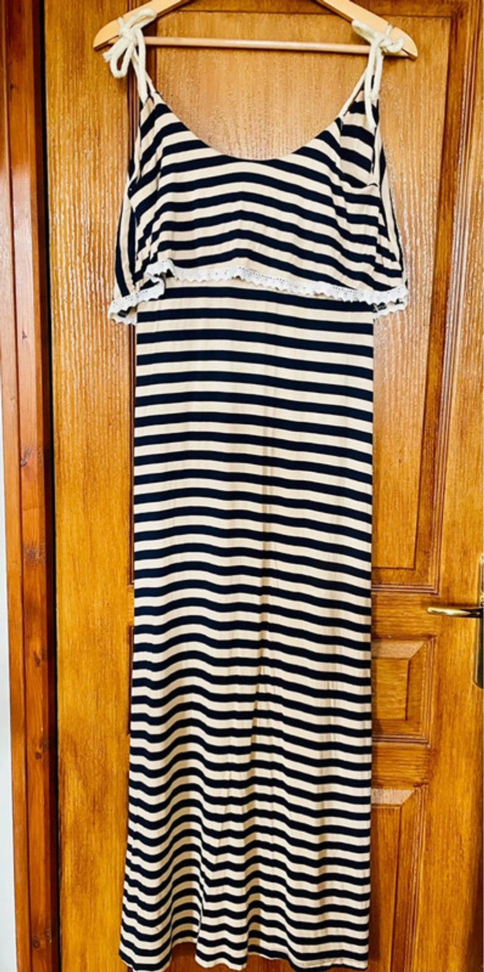 Robe rayée corde et volants