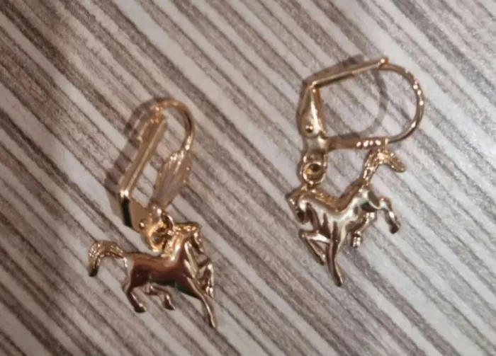 Chevaux plaqué or