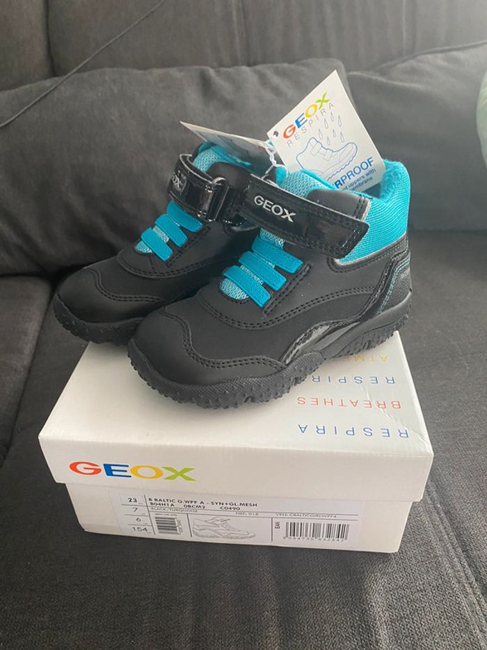 Basket fille ! Taille 23 neuve waterproof