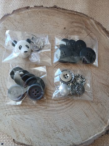 Lot de 4 sachets de boutons
