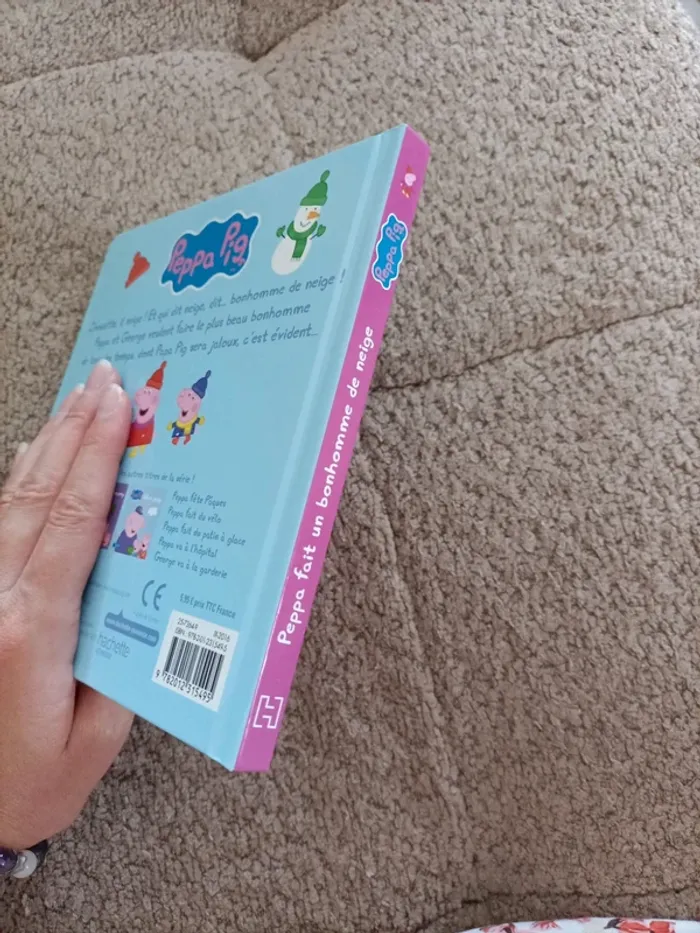 Livre cartonné Peppa pig : Peppa fait un bonhomme de neige - photo numéro 3