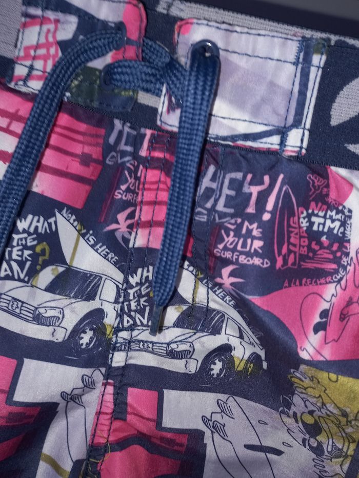 Short de bain Longboard Excellent état Taille 5 ans - photo numéro 2