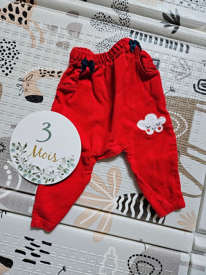 Pantalon rouge 3 mois