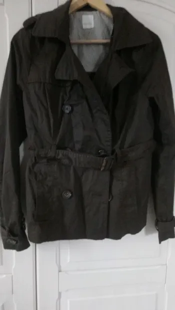 Trench court marron