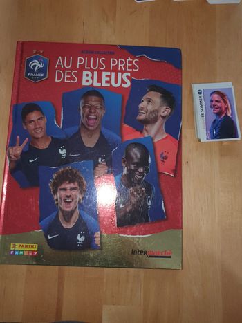 livre au plus près des bleus panini intermarché complet