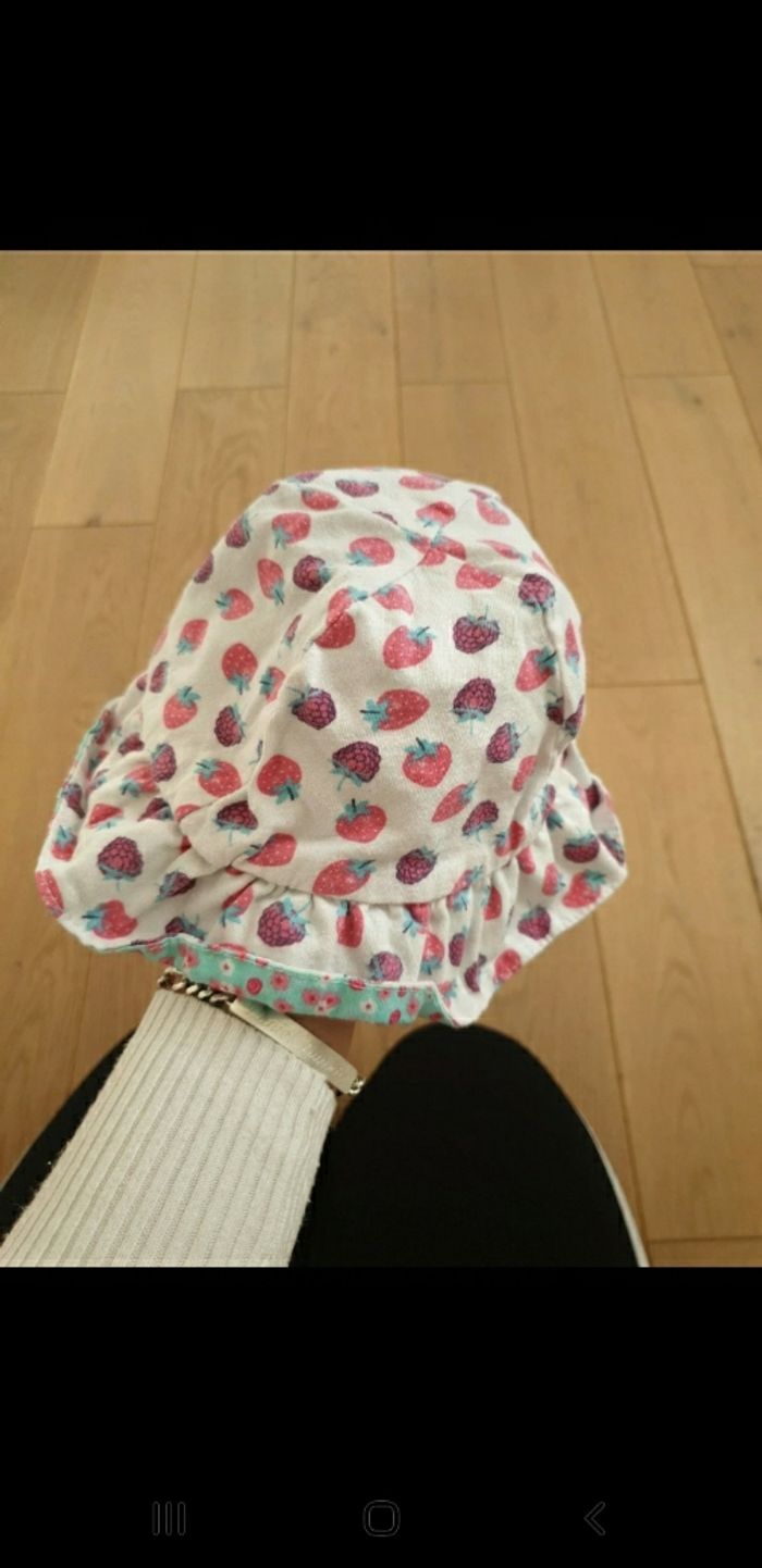 Chapeau de soleil réversible 6 mois - photo numéro 3