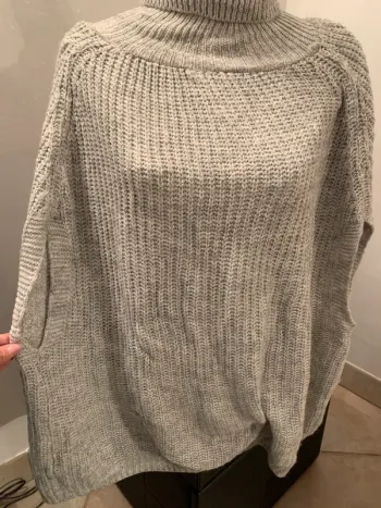 Pull chauve souris col roulé taille L gris