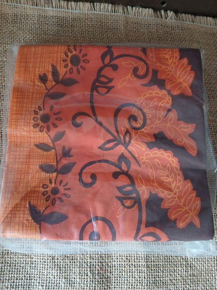 Lot de 29 serviettes en papier orange et marron - photo numéro 2