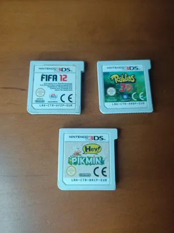 Lot de 3 Jeux Nintendo 3DS en loose: Pikmin, les lapins crétins 3D et FIfa 12