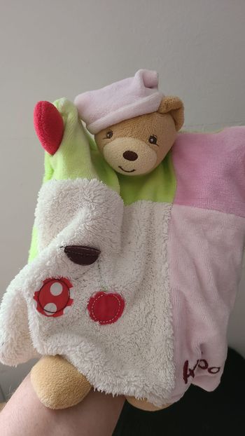 Doudou marionnette ours KALOO Colors rose cerise 25