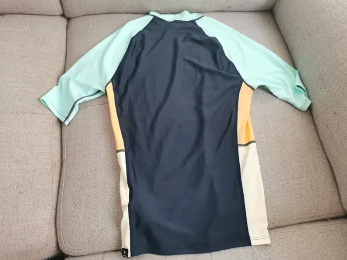 Tee shirt manches courtes anti uv Ripcurl taille 12 ans neuf - photo numéro 2
