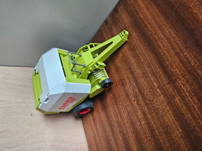 Presse Claas Rollant 250 Bruder - photo numéro 2