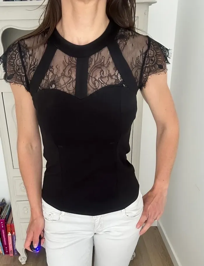 Très beau petit haut, top noir dentelle Morgan taille 34 , XS , 0 - photo numéro 2