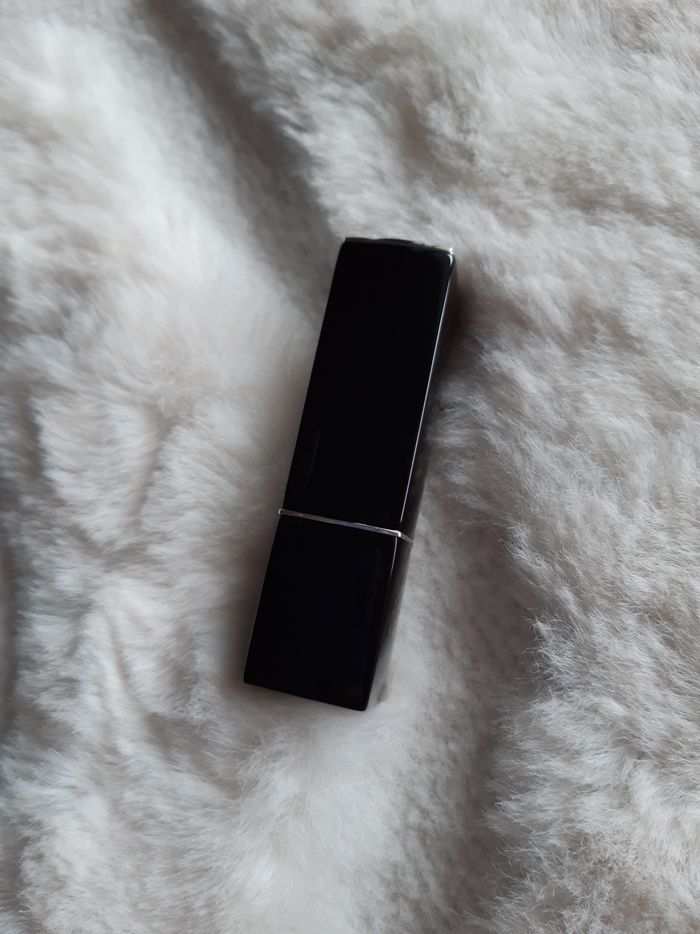 Rouge Dior

Rouge à lèvres couleur couture - finis velvet, satin et nouveau veil - soin floral hydratant - - photo numéro 7