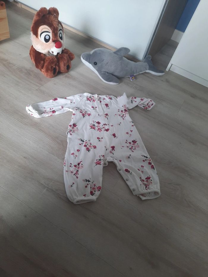 Combinaison neuve 6-9mois - photo numéro 2