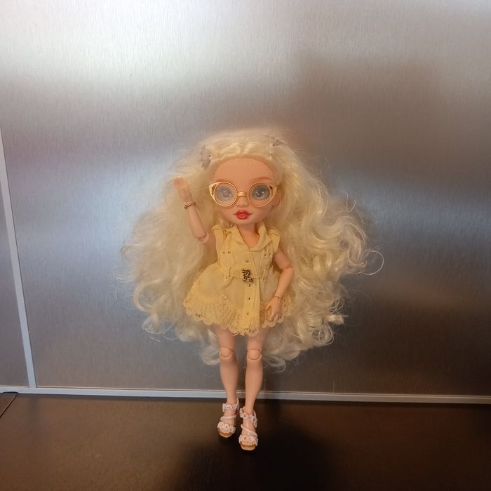 Poupée Rainbow High S4 Deliah Fields - photo numéro 3