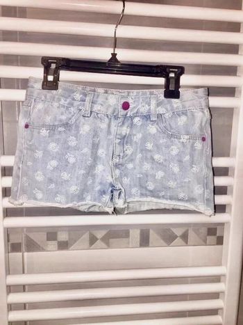 Short Creeks taille 10 ans neuf à 6 euros