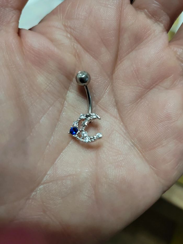 Piercing lune et strass - photo numéro 8