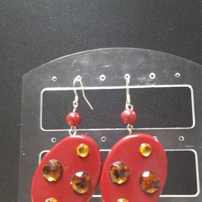 Boucles d'oreilles ovales avec ronds bordeaux