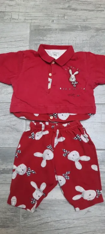 Ensemble pantalon et tee shirt