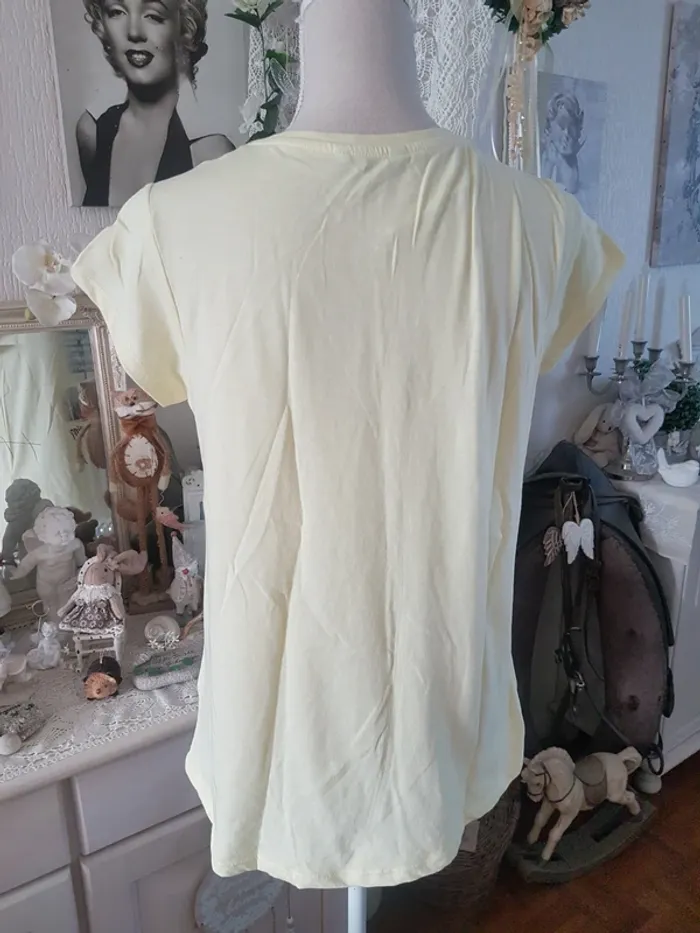 Joli T-shirt jaune clair imprimé C & A Taille L Neuf - photo numéro 3