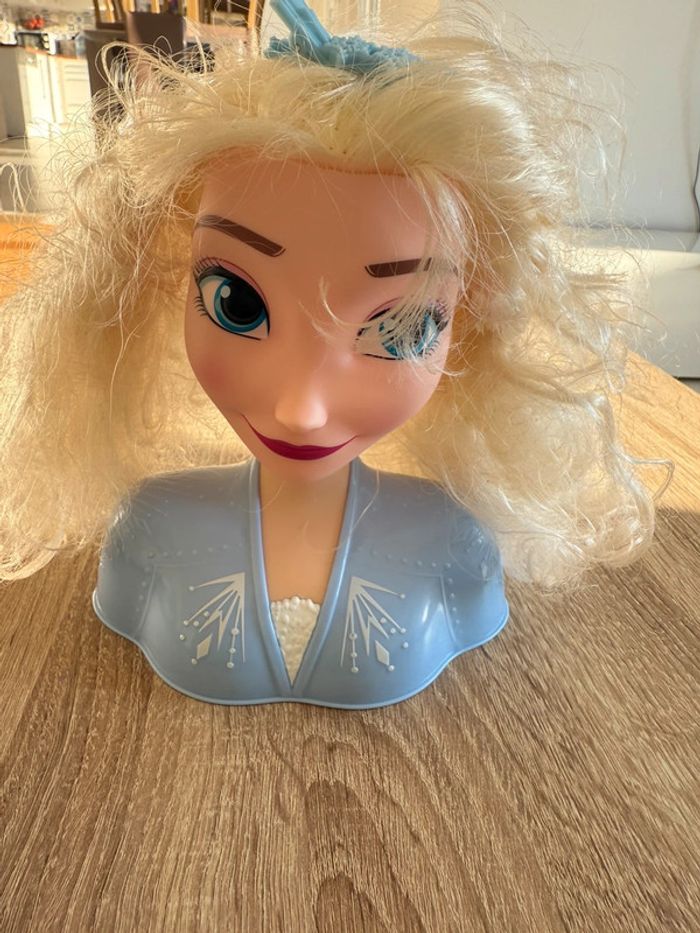 Tête à coiffer Elsa la reine des neiges