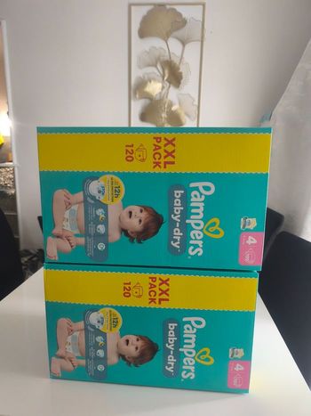Couches Pampers Baby dry taille 4