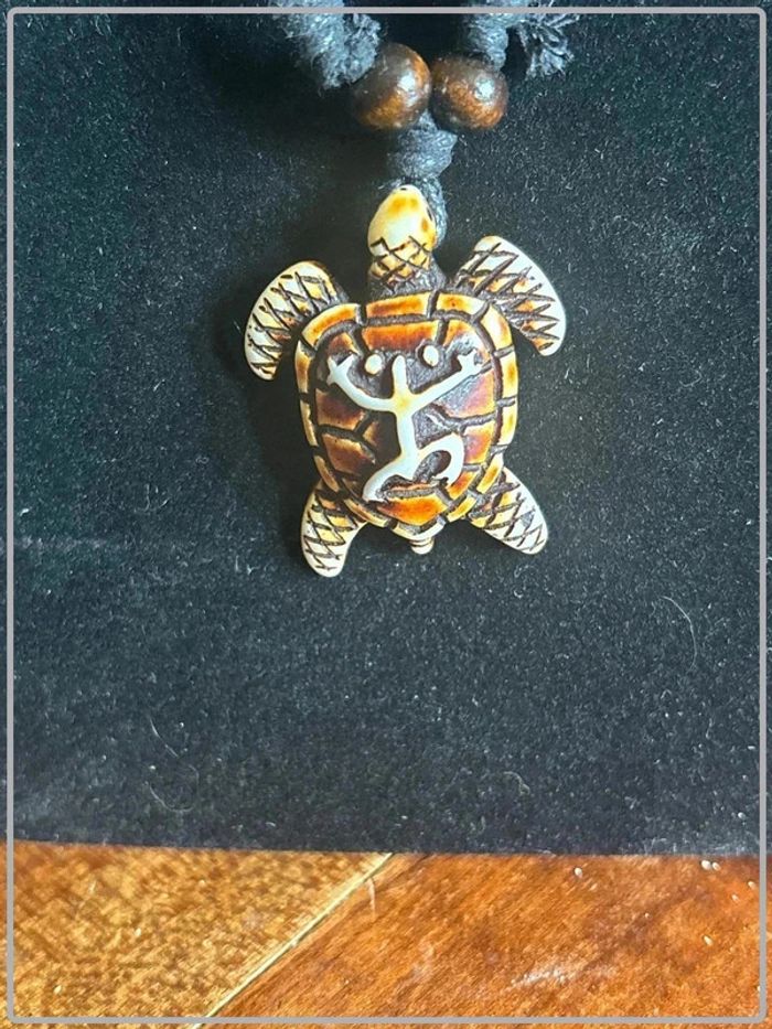 Collier tortue en résine - photo numéro 2