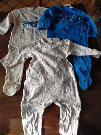 Lot 3 pyjamas bleu et blanc 12 mois