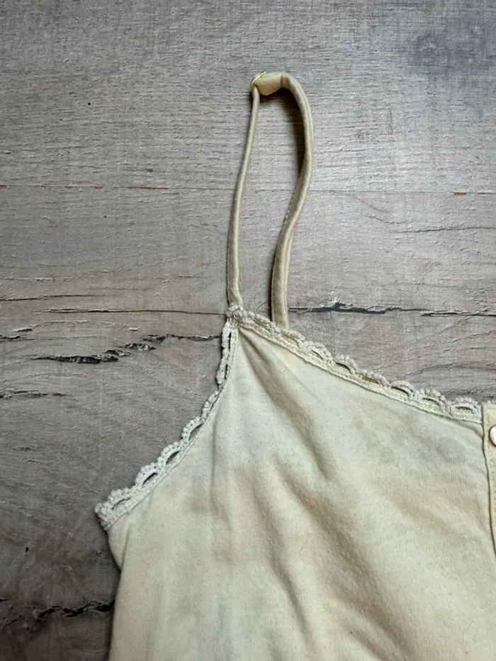 Débardeur jaune pastel à fines bretelles – Détails brodés - photo numéro 7