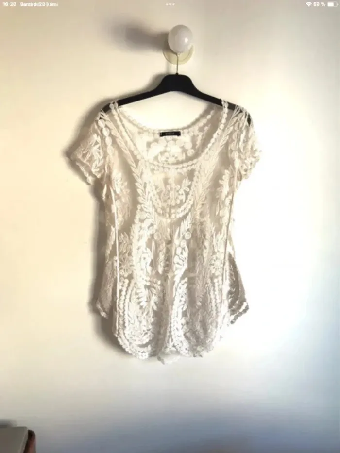 Haut blanc transparent et en dentelle blanche taille 36