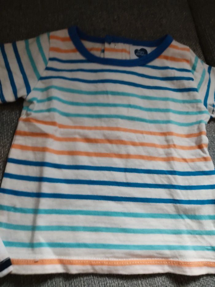 Lot de 2 tee-shirts taille 6 mois - photo numéro 2