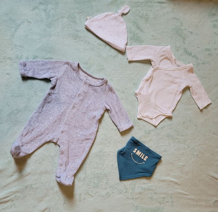 Lot pyjama body et accessoires bébé garçon 1mois - photo numéro 6