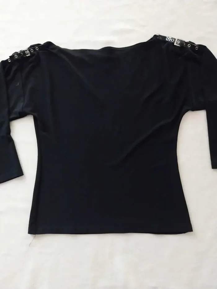 Haut noir avec boucle epaule T38/40 - photo numéro 2