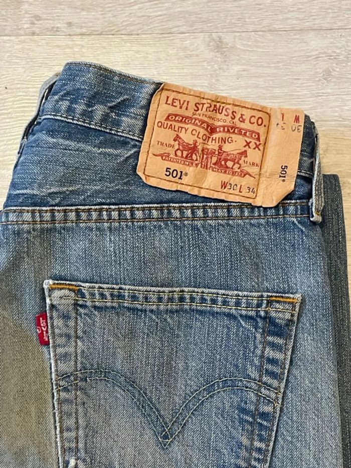 Jean Levi’s 501 bleu taille W30 L34 - photo numéro 2