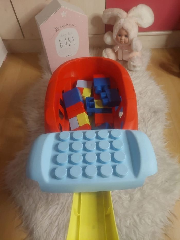 Chariot à tirer avec ses 40 légos colorés Abrick maxi Ecoiffier TBE 🧱 - photo numéro 4