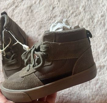 Sneakers en cuir kaki zara