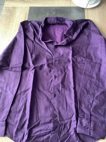 Chemise manche longue taille M longueur 72 cm aisselles à aisselles 50 cm