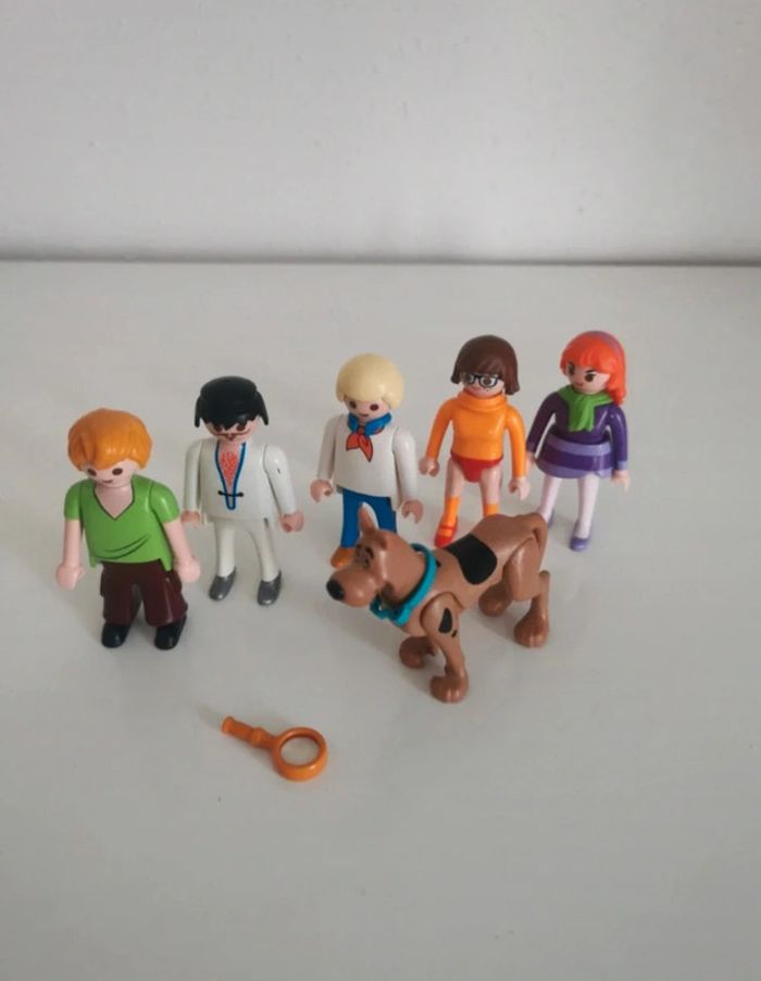 Playmobil lot personnage et chien scooby doo shaggy Samy Véra Daphné Fred et Chien Scooby-Doo
