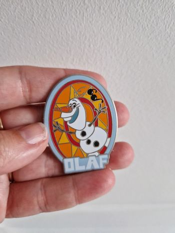 Pins olaf