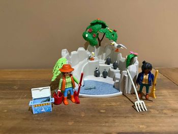 Playmobil île au pingouins avec 2 personnages soigneurs 
