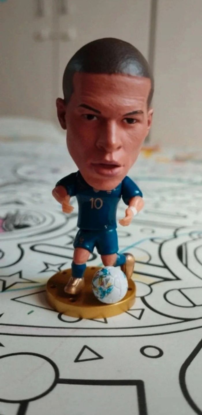 Petite figurine foot neuve Kylian m'bappé équipe de France