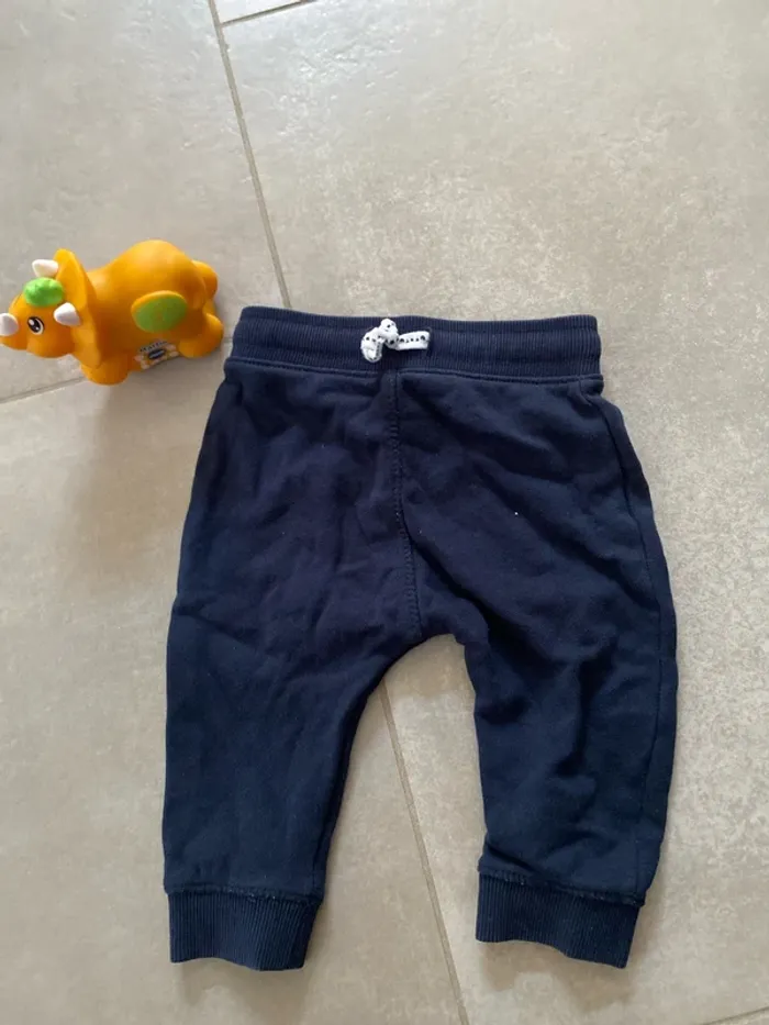 Lot joggings 6 mois - photo numéro 4