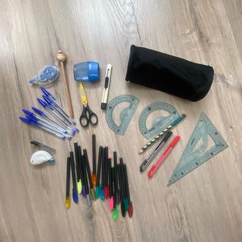 Lot de fournitures scolaires
